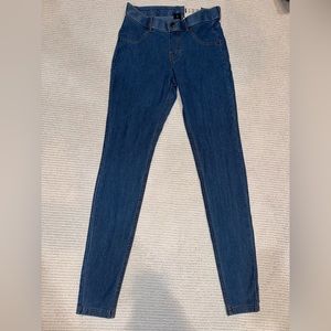 NWT! Hue Denim Leggings Size Small, Medium Wash Denim.